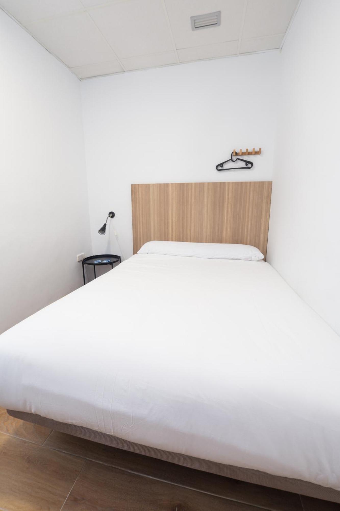 Hostal Siesta & Go Nuevos Ministerios Madrid Exterior photo